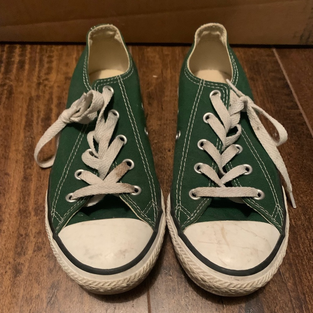 Converse tennis shoes